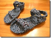 sandali in plastica riciclata a crochet