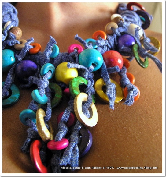 circle colors necklace, collane con filati particolari e perline in legno