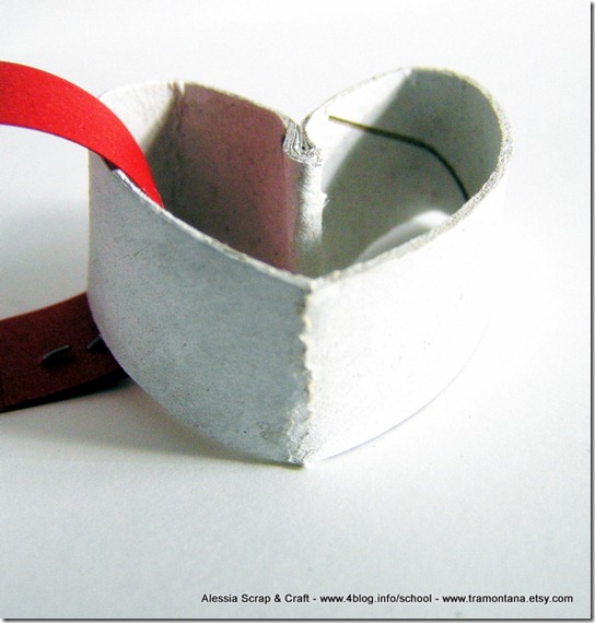 San Valentino: la ghirlanda di cuori in cartone riciclato