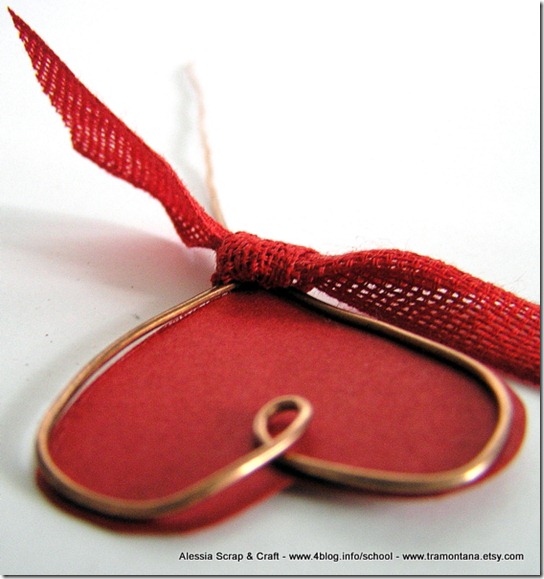 San Valentino: cupcake topper con filo di rame e cuore rosso