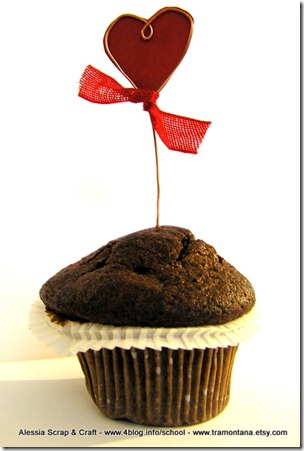 San Valentino: cupcake topper con filo di rame e cuore rosso