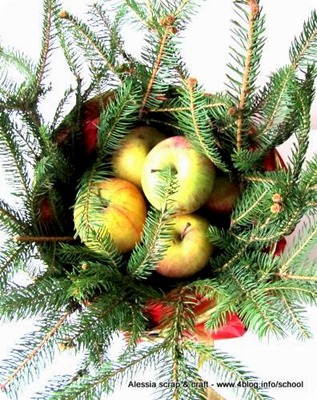Countdown Natale: centrotavola di babbo Natale con abete e mele selvatiche