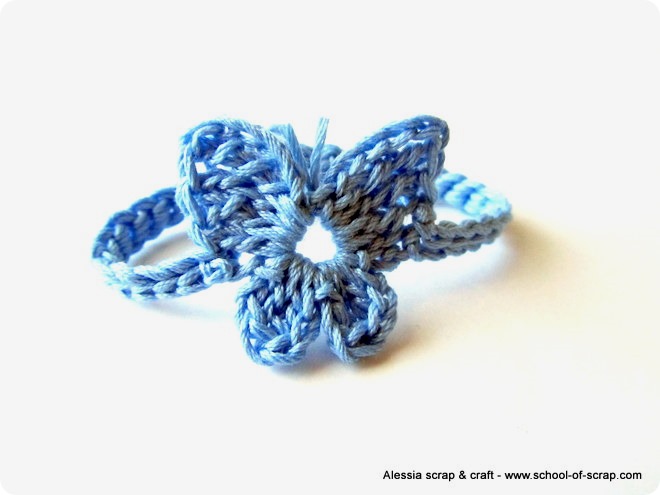 Con le farfalline a crochet si può fare un braccialetto