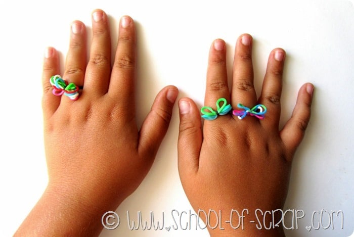 LAvoretti per bambini: facciamo band loom ring l’anellino di elastici colorati