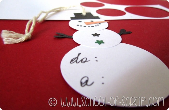 Idee per Natale: fai da te la tag a forma di pupazzo di neve per i regali