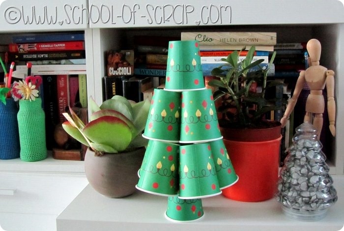 Riciclo creativo albero di Natale Fai da te di bicchieri di carta