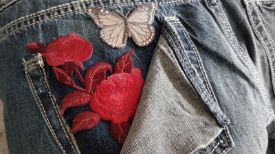 Toppa Ricamata Farfalla Rossa – Termoadesiva E Da Cucire 7,4x4,8 Cm Per Abbigliamento, Jeans, Zaini