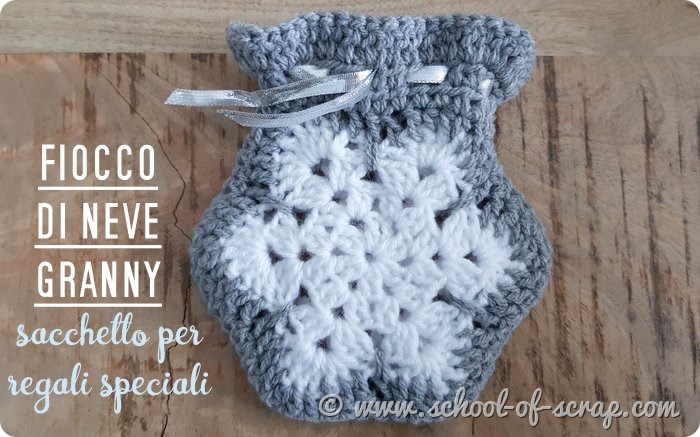 Idee Regalo Alluncinetto Per Natale.Sacchetto All Uncinetto Per Regali Con Fiocco Di Neve Granny Alessia Scrap Craft